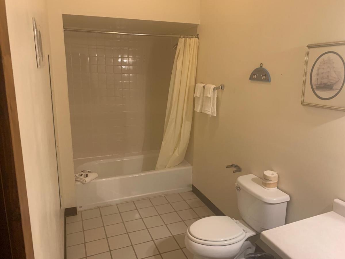 Karsten Hotel Kewaunee Extérieur photo